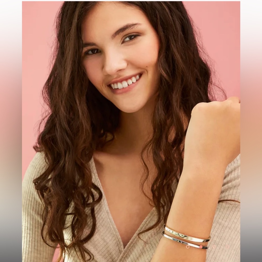 Kendra Scott Zorte Bangle Bracelet in Gold!⭐️